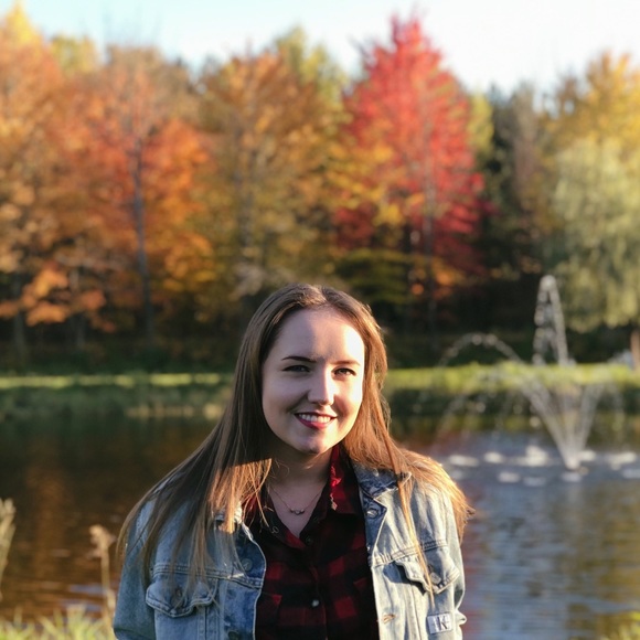 Meet your posher, Kendra - Picture 2 of 6